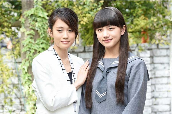 （写真左から）前田敦子、清原果耶「毒島ゆり子のせきらら日記」（C）TBS