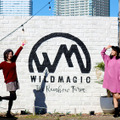 豊洲「WILD MAGIC」エントランス（モデル：土山茜、中村裕香里 撮影：シネマカフェ編集部 撮影協力：「WILD MAGIC -The Rainbow Farm-（ワイルドマジック　レインボーファーム）」）