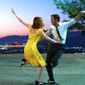 『ラ・ラ・ランド』　Photo credit: EW0001: Sebastian (Ryan Gosling) and Mia (Emma Stone) in LA LA LAND. Photo courtesy of Lionsgate.（C） 2016 Summit Entertainment, LLC. All Rights Reserved.