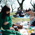 小松菜奈、奈緒と桜の下で大笑い！坂口健太郎＆山田裕貴と青春満載の場面写真『余命10年』・画像