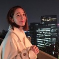 デート中？撮影中？女優イ・ミンジョン、夜景より輝く美貌「ブレていても目鼻立ちくっきり」【PHOTO】