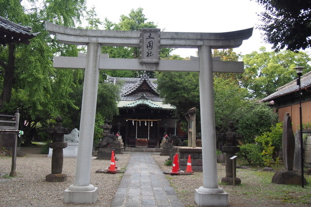 三囲神社