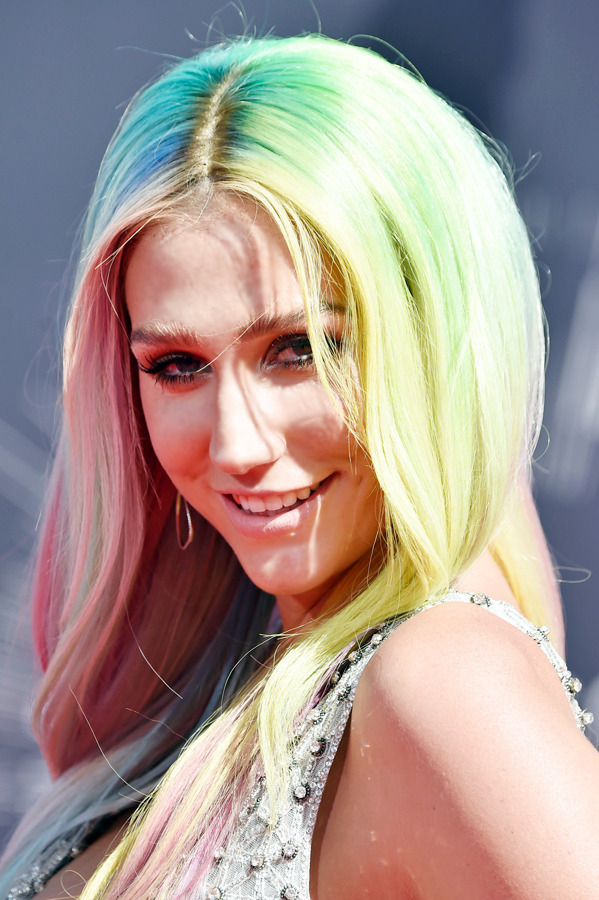 性的被害を訴える、歌手ケシャ(KESHA)／(C) Getty Images