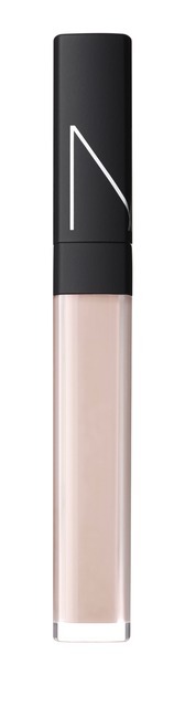 「NARS リップグロスN 5600（Guyane）」は、桜貝のように繊細なピンク