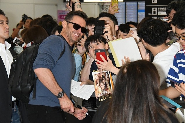 成田空港に到着したヒュー・ジャックマン