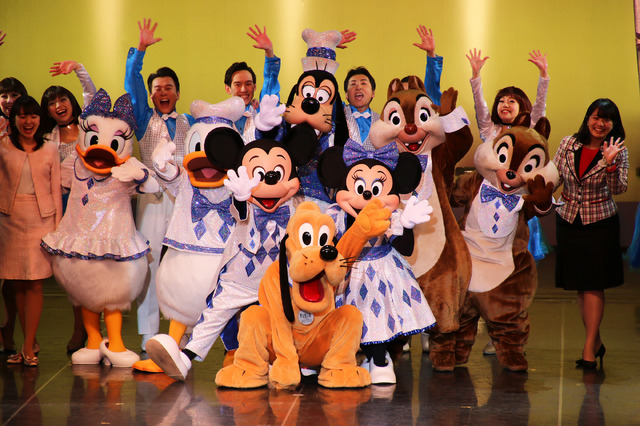 ディズニー ミッキーたちが門出を祝福 浦安市成人式 Tdl開催では過去最多の新成人 Cinemacafe Net
