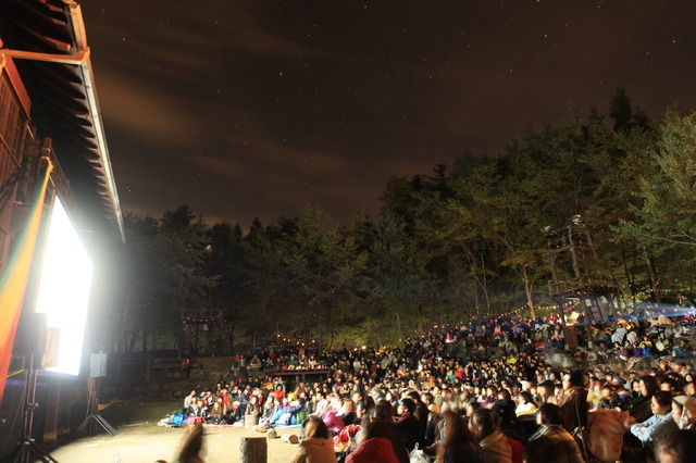 「夜空と交差する森の映画祭2018」　Doryu Takebe ( BLUE STAR MAGAZINE )