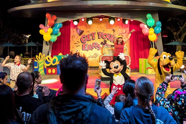 開催中「Get Your Ears On - A Mickey and Minnie Celebration」☆As to Disney artwork, logos and properties： (C) Disney