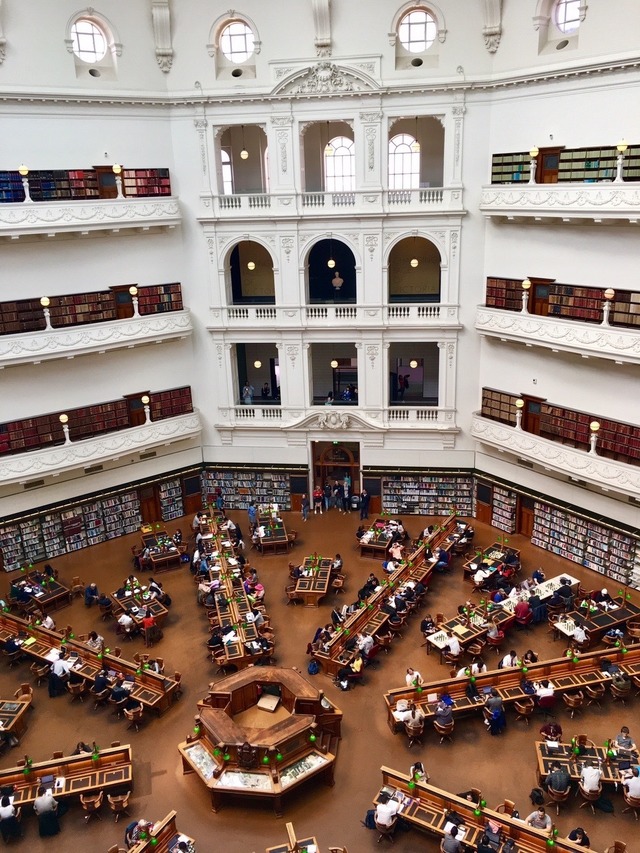 「ビクトリア州立図書館」