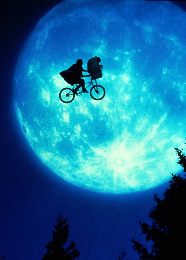 『E.T.』 (C) APOLLO