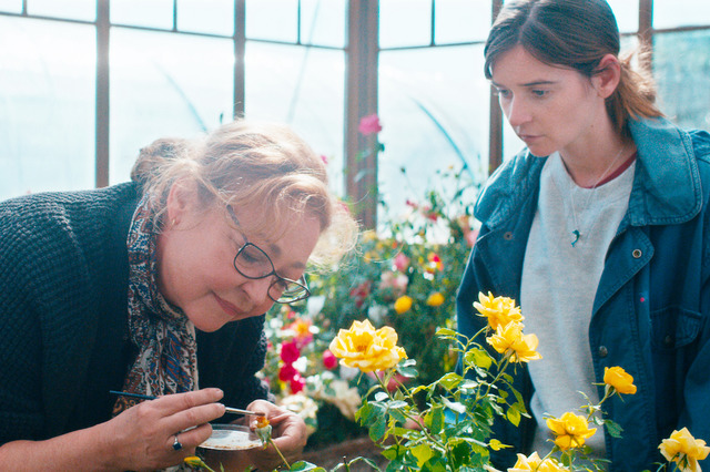 『ローズメイカー 奇跡のバラ』　　THE ROSE MAKER （C） 2020 ESTRELLA PRODUCTIONS - FRANCE 3 CINEMA - AUVERGNE-RHONE-ALPES CINEMA