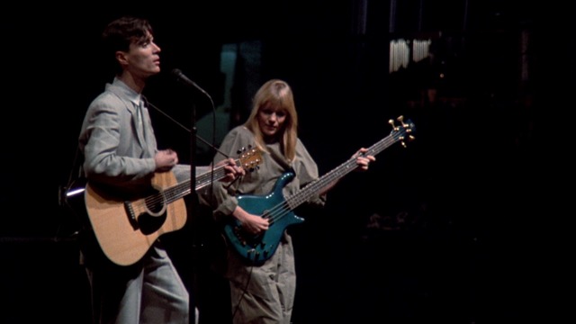 『STOP MAKING SENSE』　（C）1984 TALKING HEADS FILMS.  ALL RIGHTS RESERVED