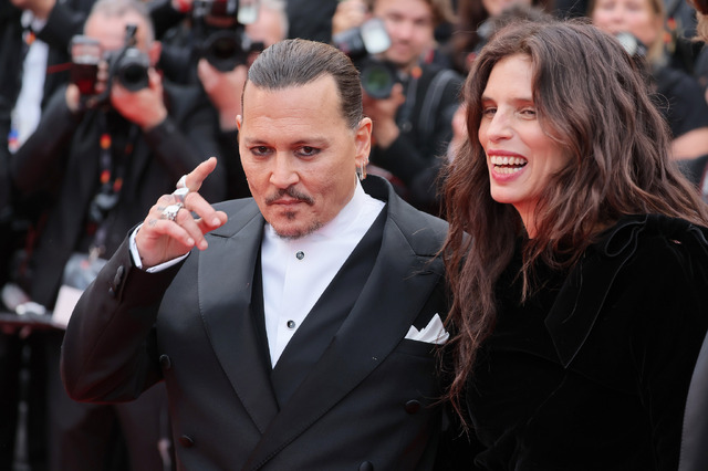 ジョニー・デップ＆マイウェン Photo by Victor Boyko/Getty Images